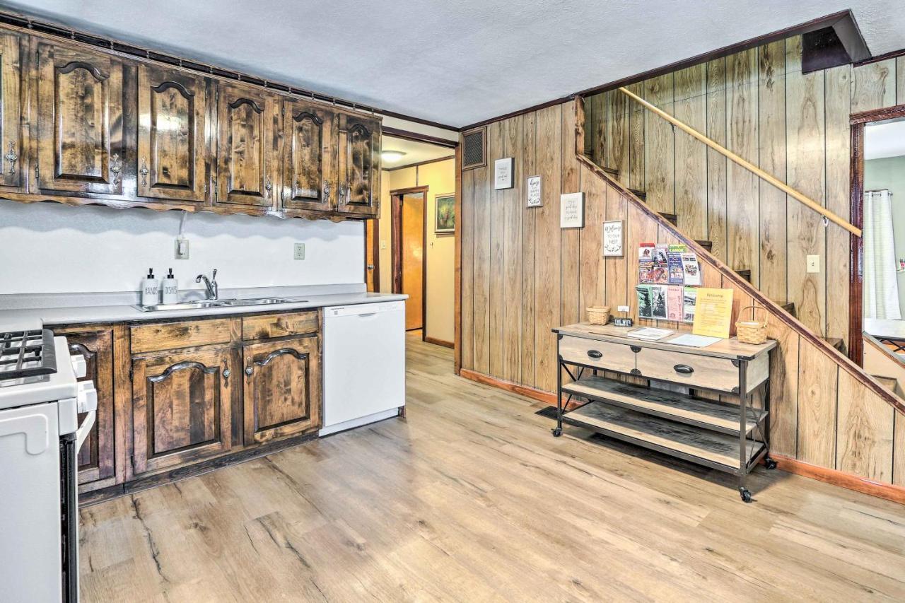 Hilltop Home With Grill, In Wayne Natl Forest ローガン エクステリア 写真